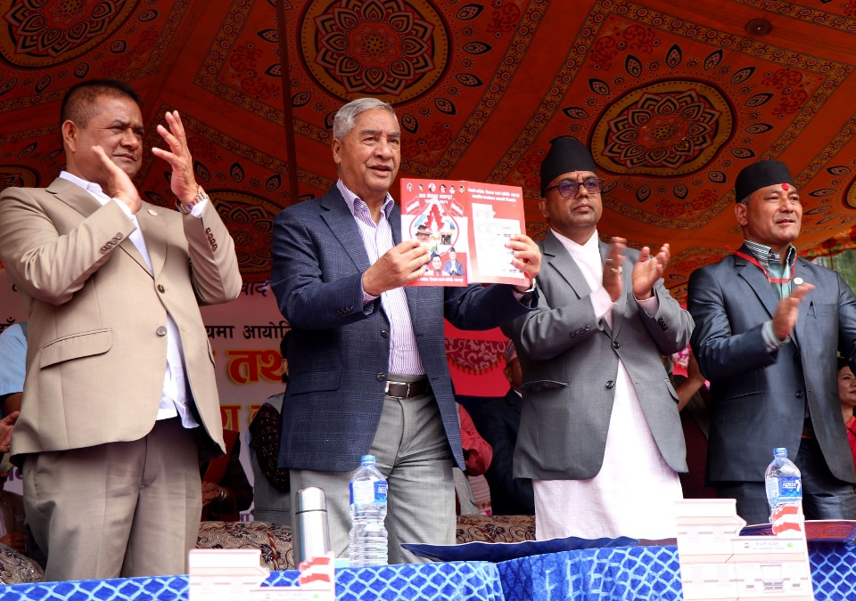 आलोचनालाई तथ्यपरक ढङ्गले ध्यान दिन ओलीलाई देउवाको सुझाव